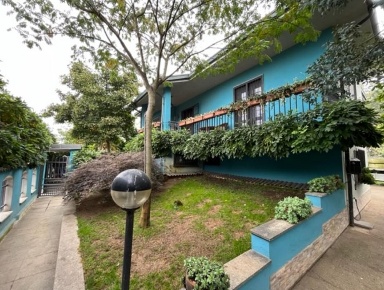 Foto Villa unifamiliare a Rosasco Centro di 342 m² con 5 locali in vendita