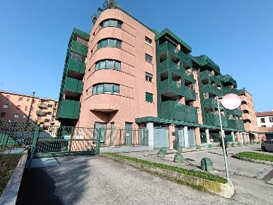 Foto Box a Monza Amati - Stadio di 28 m² con 1 locali in vendita