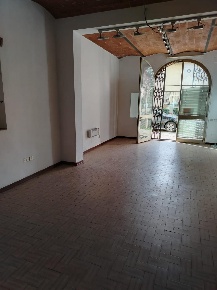 Foto Locale commerciale a Poggibonsi Centro di 50 m² con 1 locali