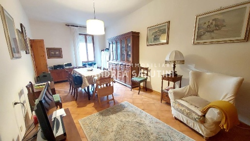 Foto Casa indipendente a Buti Centro di 329 m² con 14 locali in vendita