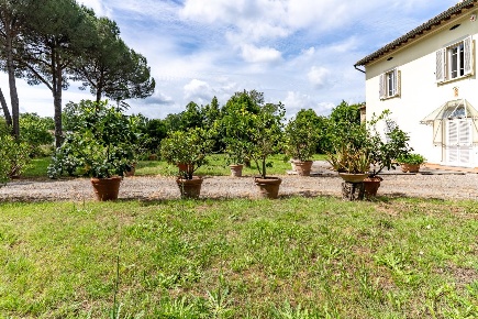 Foto Villa unifamiliare a Fucecchio Pinete di 320 m² con 11 locali