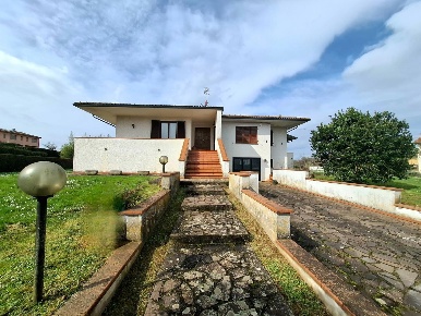 Foto Villa unifamiliare a Santa Croce sull'Arno Staffoli di 180 m²