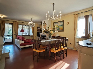 Foto Villa a schiera a Forte dei Marmi Caranna di 120 m² con 5 locali