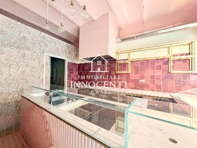 Foto Negozio a Massa Centro di 40 m² con 2 locali in affitto