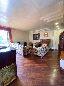 Foto Villa bifamiliare a Prato Santa Lucia di 280 m² con 6 locali