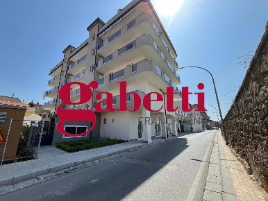 Foto Negozio in Via Appia 20, San Nicola la Strada di 60 m² con 1 locali