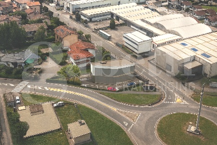 Foto Negozio in Via galileo galilei snc, Uboldo di 380 m² in affitto