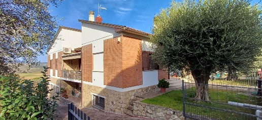 Foto Villa bifamiliare in Via San Sebastiano 47, Grosseto di 200 m²