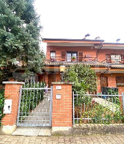 Foto Appartamento in Via VOLVERA 1/5, Piossasco di 95 m² con 4 locali