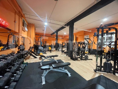 Foto Capannone industriale in Via Gramsci 16, Quarto di 300 m² con 5 locali