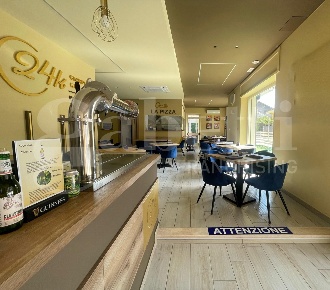 Foto Attività commerciale in Vittorio Veneto, Pignataro Maggiore di 100 m²