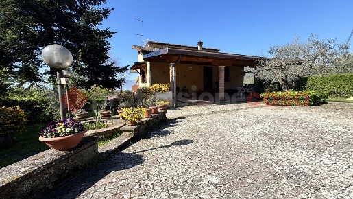 Foto Villa bifamiliare in Strada VICINALE VALLE D'UOVO 7, Fumone di 390 m²