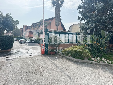 Foto Villa bifamiliare in Via Ripuaria 445, Giugliano in Campania Varcaturo