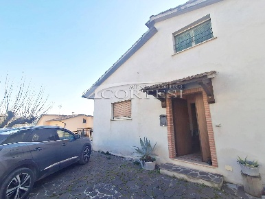 Foto Casa indipendente a Perugia di 180 m² con 5 locali in vendita