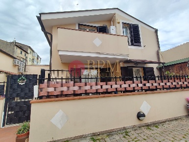 Foto Casa indipendente in Via delle Cateratte 8, Livorno di 120 m²