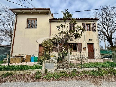 Foto Casa indipendente a Fano di 176 m² con 6 locali in vendita
