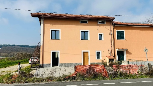 Foto Locale commerciale in Via Piano Lago, Mangone Pian Del Lago in affitto