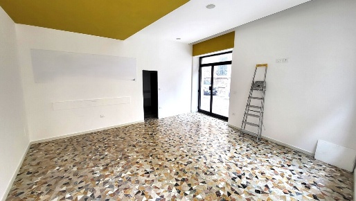 Foto Locale commerciale a Senigallia Centro Storico di 70 m² con 2 locali