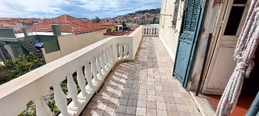 Foto Appartamento in Via XXV Aprile, Imperia Oneglia di 120 m² con 6 locali