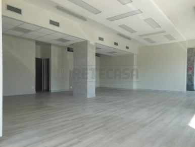 Foto Locale commerciale a Bassano del Grappa Centro di 120 m² con 1 locali