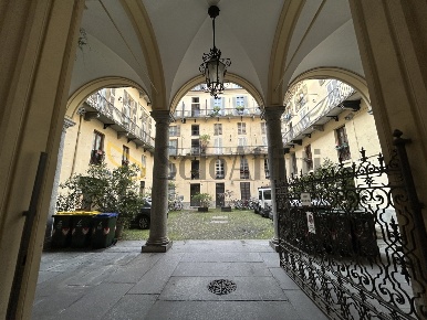 Foto Locale commerciale a Torino Quadrilatero Romano di 60 m² con 2 locali
