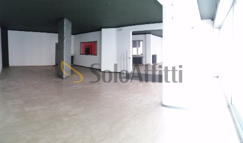 Foto Locale commerciale in Via Marco Minghetti 7, Legnago Centro di 180 m²