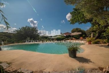 Foto Rustico a Arzachena Arzachena Paese di 250 m² con 7 locali in vendita