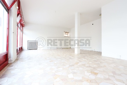 Foto Locale commerciale in Via Vincenzo Gonzati 2, Vicenza in affitto