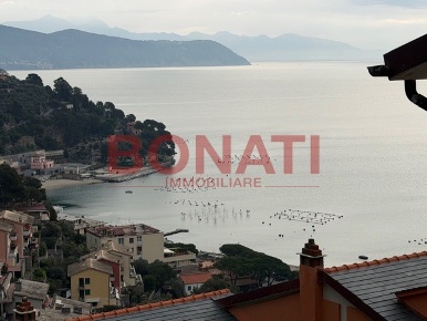 Foto Appartamento a Portovenere Centro di 96 m² con 5 locali in vendita