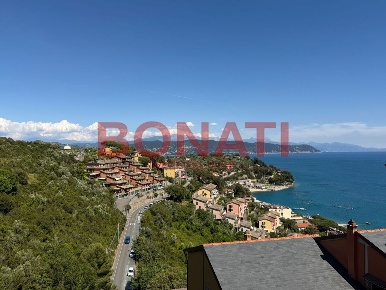Foto Appartamento a Portovenere Centro di 96 m² con 5 locali in vendita