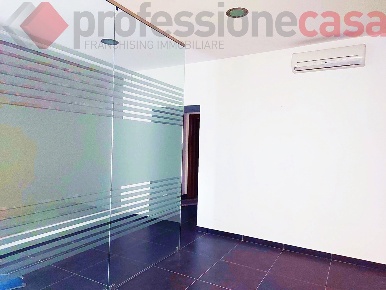 Foto Negozio in Via soldato ignoto 0, Aquino di 50 m² con 1 locali