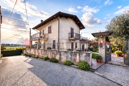 Foto Villa singola in Via vicinale casette 1, Fumone di 180 m² con 4 locali