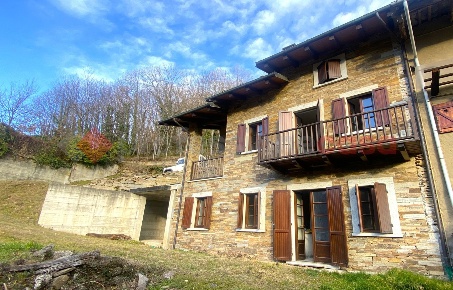 Foto Rustico in Strada Coppieri 1, Torre Pellice Centro di 145 m²