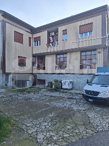 Foto Villa singola in Via Brenta 9, Rozzano Centro di 270 m² con 9 locali