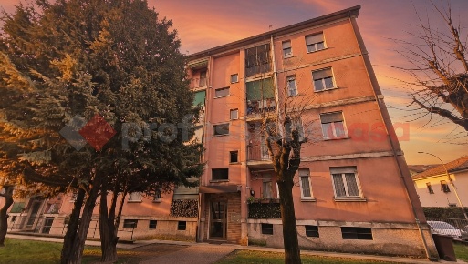 Foto Appartamento in Via copernico 13, Parabiago di 80 m² con 3 locali