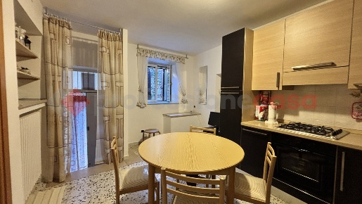 Foto Appartamento in Via Nazionale 30, Vico nel Lazio Centro di 77 m²