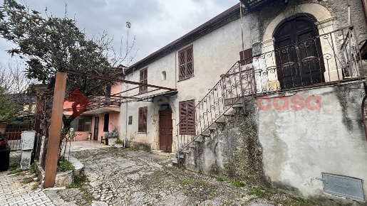 Foto Duplex in Via SS411 130, Vico nel Lazio Pitocco di 80 m² con 3 locali