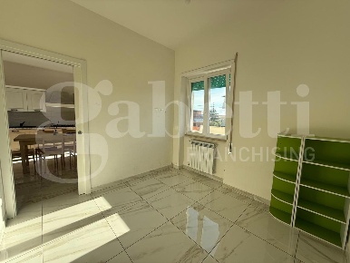 Foto Appartamento in Via MONTE FUMAIOLO 6, Nettuno di 70 m² con 3 locali
