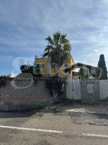 Foto Villa unifamiliare in PIZZILLO, Bari Palese di 300 m² con 6 locali