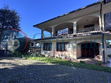 Foto Villa bifamiliare in Via Del Fico 69, Grottaferrata Centro di 350 m²