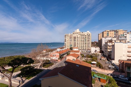 Foto Appartamento in via Fratti, Follonica Centro di 80 m² con 4 locali