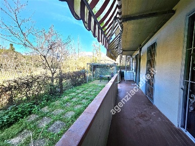 Foto Appartamento a Massa Marina di Massa Centro di 70 m² con 4 locali