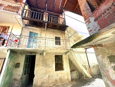 Foto Appartamento in Piazza Castello 30, Ciriè Centro di 84 m² con 2 locali