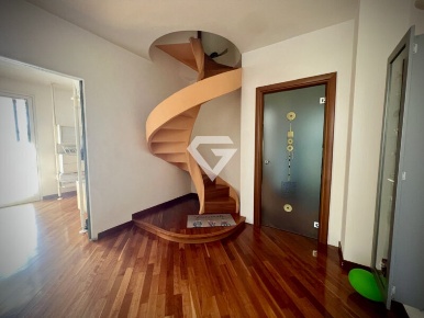 Foto Appartamento in Via degli Alpini 5, Loano di 233 m² con 6 locali