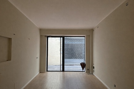 Foto Locale commerciale a Lucca di 80 m² con 2 locali in affitto