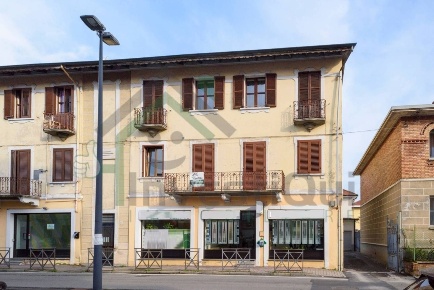Foto Appartamento in Via Robassomero 15, Ciriè Centro di 95 m² con 4 locali