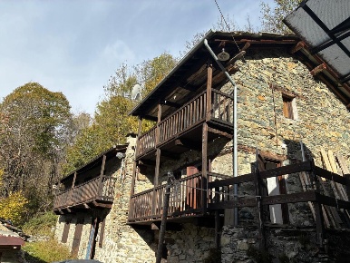 Foto Appartamento in FRAZIONE LE COSTE  11, Lemie Centro di 170 m²