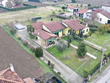 Foto Villa bifamiliare in Via Volturno RO, Rovigo Rovigo Est di 145 m²