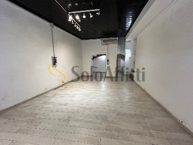 Foto Locale commerciale in via De Rossi, Siena Ovile - San Francesco