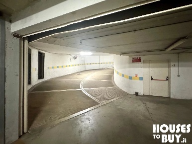 Foto Box in Via Eugenio Villoresi 19/6, Milano Navigli - Darsena in vendita